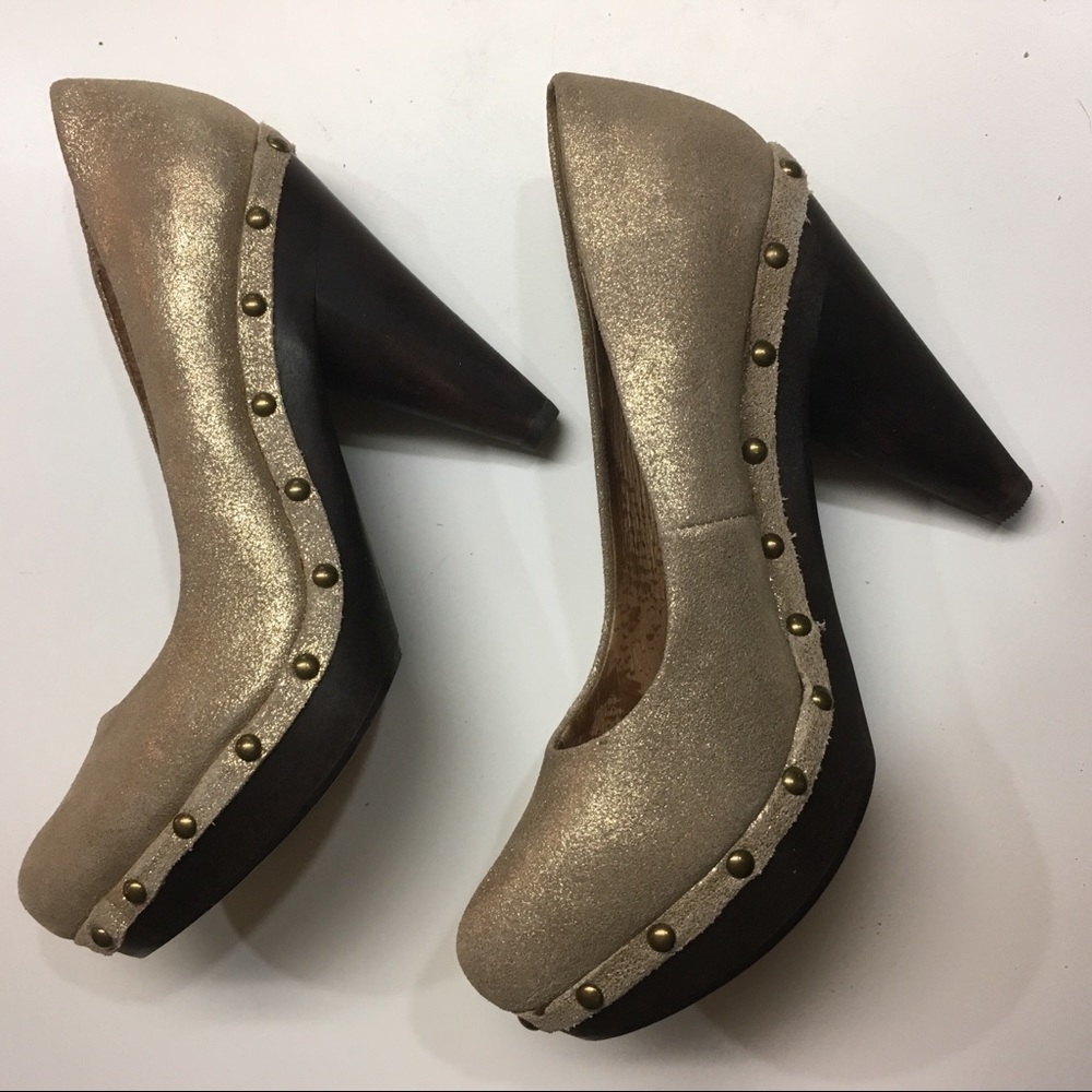 Sparkly Gold Seychelles Heels - Picture 3 of 8